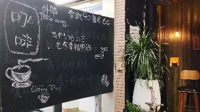 🔎【#參莯咖啡｜寵物友善】
藏在安平國小住宅學區深夜咖啡廳.
溫暖木質調很舒服.
有牆邊四人桌及吧檯座位.
一人來喝咖啡放鬆或是相約朋友聊天吃蛋糕都很放鬆.
除了手沖咖啡、義式咖啡.
還有精品茶、牛奶奶茶、無咖啡因及純茶.
蛋糕品項以當日供應為主~
當日有原味、焙茶、鐵觀音巴斯克蛋糕.
------------------------------------
🔸焙茶巴斯克蛋糕
濃厚焙茶香瀰漫舌間
細緻綿軟口感 入口即化 
尾韻帶出厚潤茶香 
清甜滋味 淡雅迷人
🔸印度香料奶茶（燕麥奶）
入喉帶有獨特香料香氣
融合燕麥奶醇厚順口 
厚濃奶香圓潤風味很讓人喜歡 
忍不住一口又一口的喝
------------------------------------
⭐️粉絲團🔍Fresa's Time Machine 覓秘食。小旅行
⭐️部落格🔍Fresa芙芮莎♥莎旅憶食
⭐️IG搜尋🔍fresa_lu
------------------------------------
🏠參莯咖啡｜寵物友善
⏰12：00～00：00星期日12：00～18：30星期四12：00～23：00
⛔星期一~三公休
☎0968-443-245
📬台南市安平區建平十一街332-1號
------------------------------------
#莎妞秘食台南.
#臺灣.#台南餐廳.#台南美食.#台南.
#甜點.#下午茶.#安平.#豆花.#輕食.#安平咖啡廳.#台南火車站.#安平蛋糕.
#foodstagram.#popyummy.#iseetaiwan.#popdaily.#yummyday.#dinner.#lunch.#live.
#yummy.#popyummy台南.